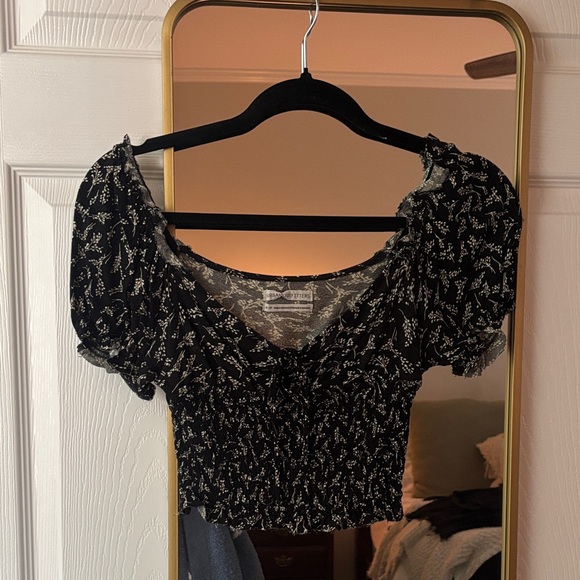 Urban Outfitters Tops - Urban Outfitters Black and White Floral Crop Top
